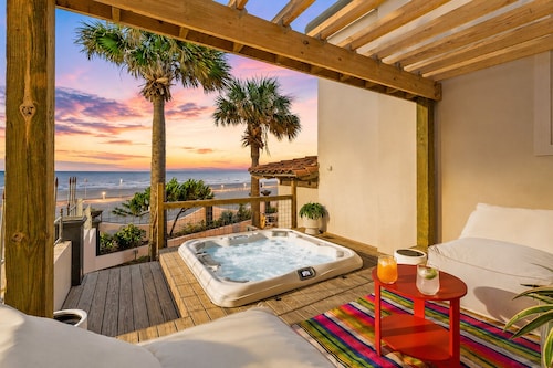 Beachfront Condo | Hot Tub | Pool | Gulf View