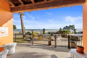 Terrace/patio - Beachfront | Pool | Hot Tub (Galveston)
