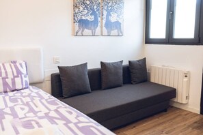 Iron/ironing board, free WiFi, bed sheets