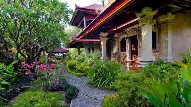 A traditional building with a stone pathway leading to a covered entrance, surrounded by lush greenery and flowering plants. - Banyualit Spa 'n Resort Lovina (Bali)
