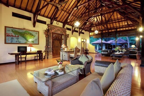 Lobby lounge - Banyualit Spa 'n Resort Lovina (Bali)