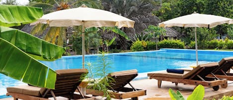 2 piscinas al aire libre
