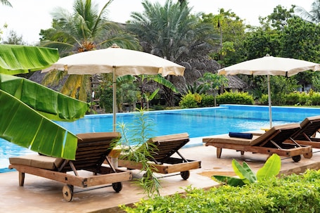 2 piscinas al aire libre