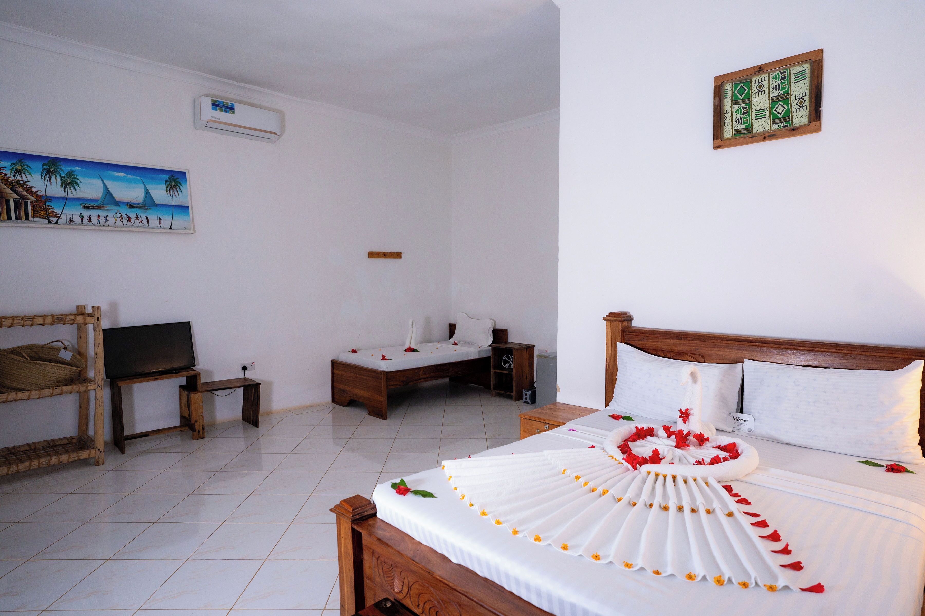 Safe på rommet, skrivebord og skrivebord for bærbar PC