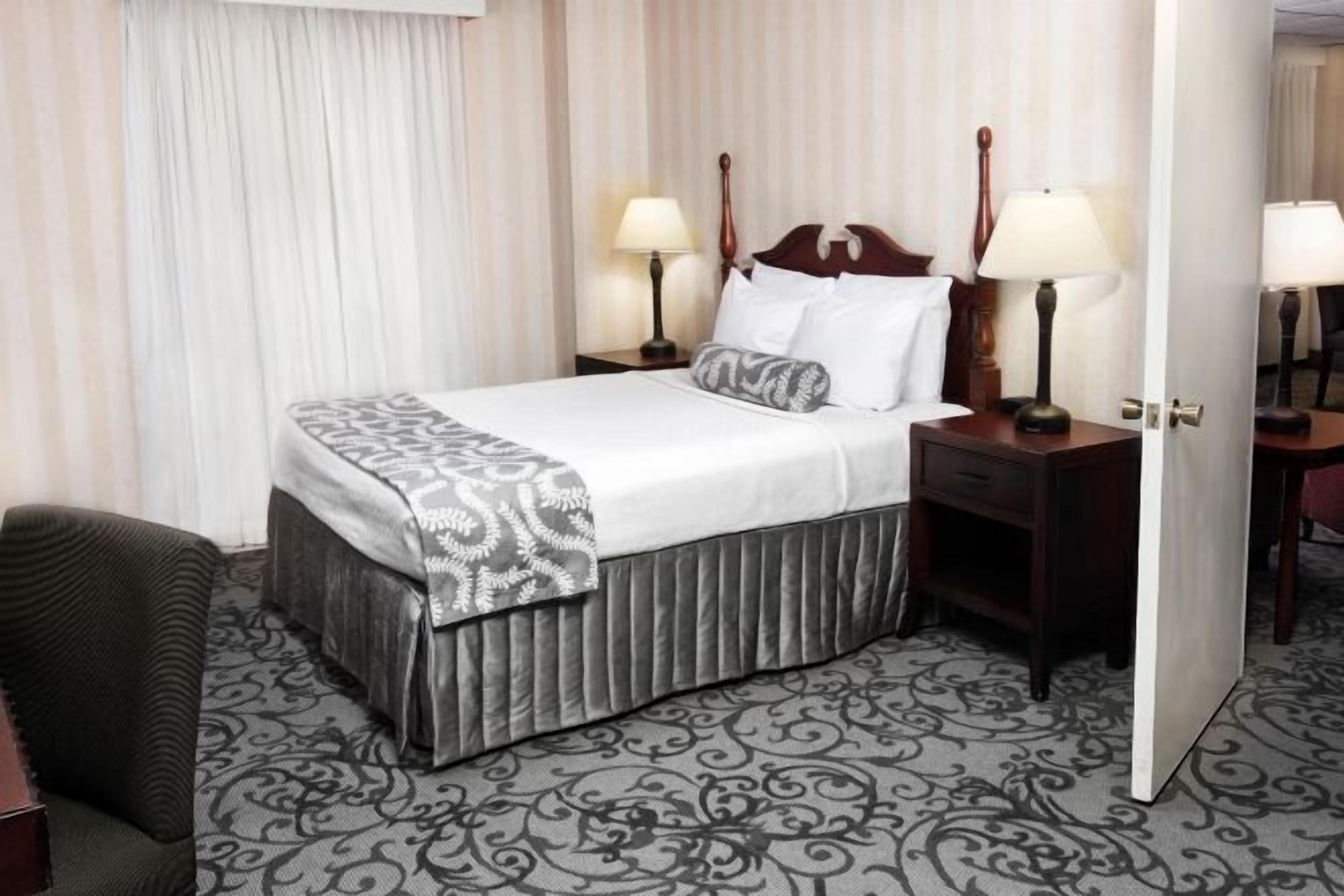 객실 내 금고, 노트북 작업 공간, 암막 커튼, 다리미/다리미판