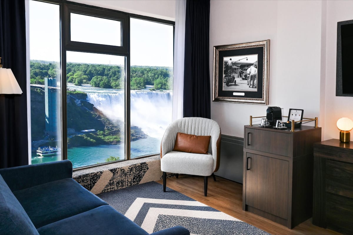 Suite, 2 Twin Beds (Marilyn Monroe) | Living area | 55-inch Smart TV with digital channels