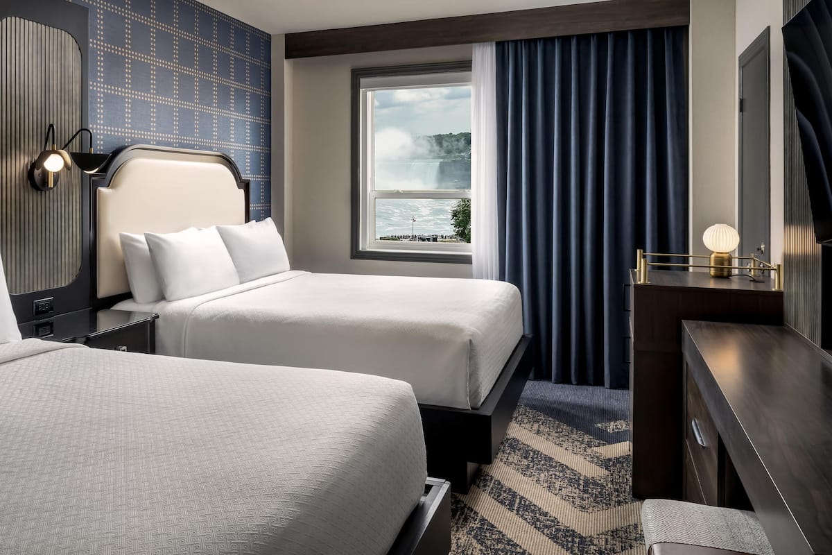 In-room safe, laptop workspace, blackout drapes, iron/ironing board