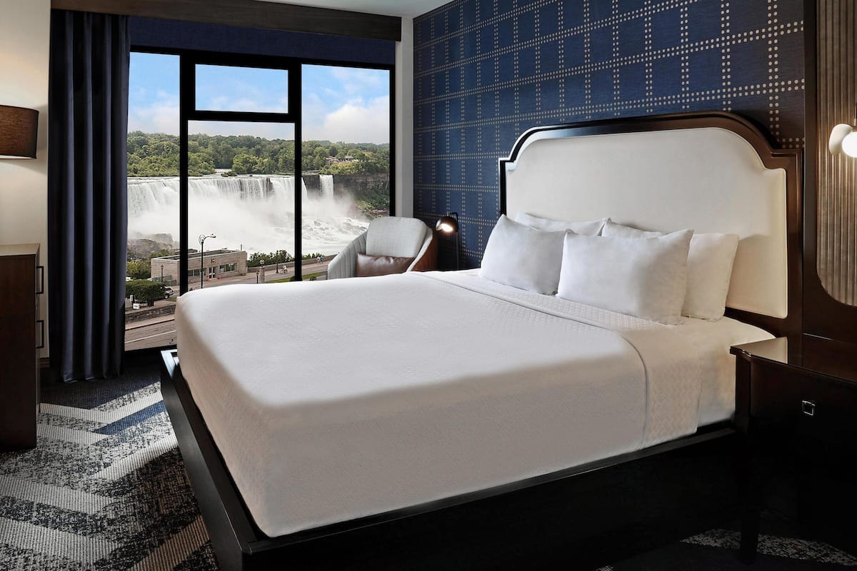Royal Room, 1 King Bed (Falls View) | In-room safe, laptop workspace, blackout drapes, iron/ironing board