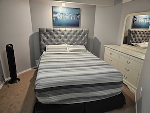 1 bedroom, iron/ironing board, WiFi, bed sheets - Awesome Guest suite @ Calgary NW for exclusive private relaxation (Calgary)