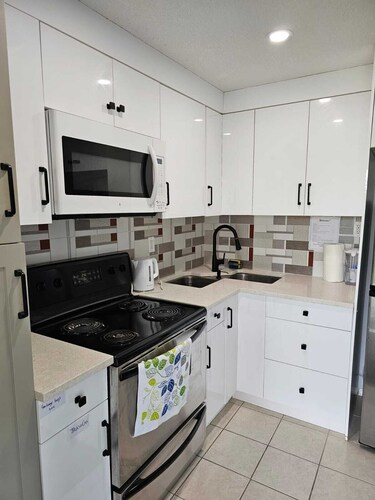 Awesome Guest suite @ Calgary NW for exclusive private relaxation