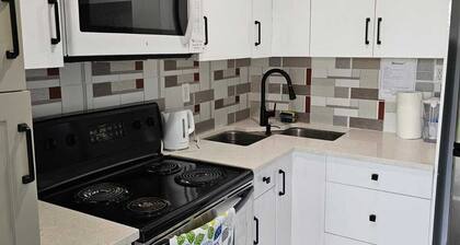 Awesome Guest suite @ Calgary NW for exclusive private relaxation