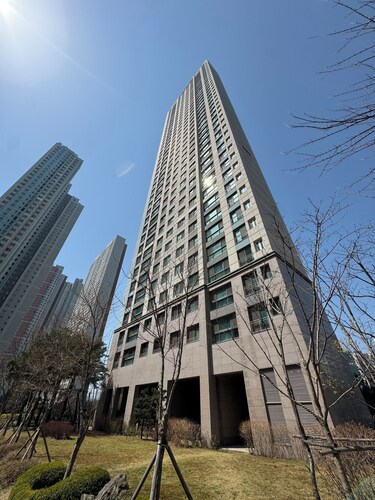 Serene 5-bedroom apartment with AC in Incheon