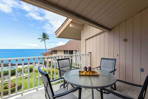 Outdoor dining - Sea Village #2304 | Ocean Front Complex (Kailua Kona)