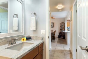 Shower, hair dryer, towels - White Sands Village #120 (Kailua-Kona)