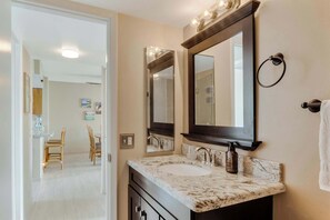 Interior - Hale Kunu | Stunning Views (Kailua-Kona)