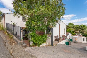 Property grounds - Holiday Home 'Palmento' with Sea View, Wi-Fi and Air Conditioning (Piedimonte Etneo)