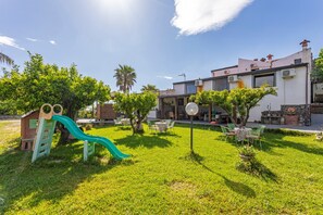 Children’s area - Holiday Home 'Palmento' with Sea View, Wi-Fi and Air Conditioning (Piedimonte Etneo)