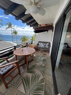 屋外ダイニングエリア