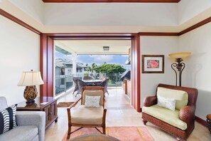 Televisión, reproductor de DVD, estéreo y oficina 