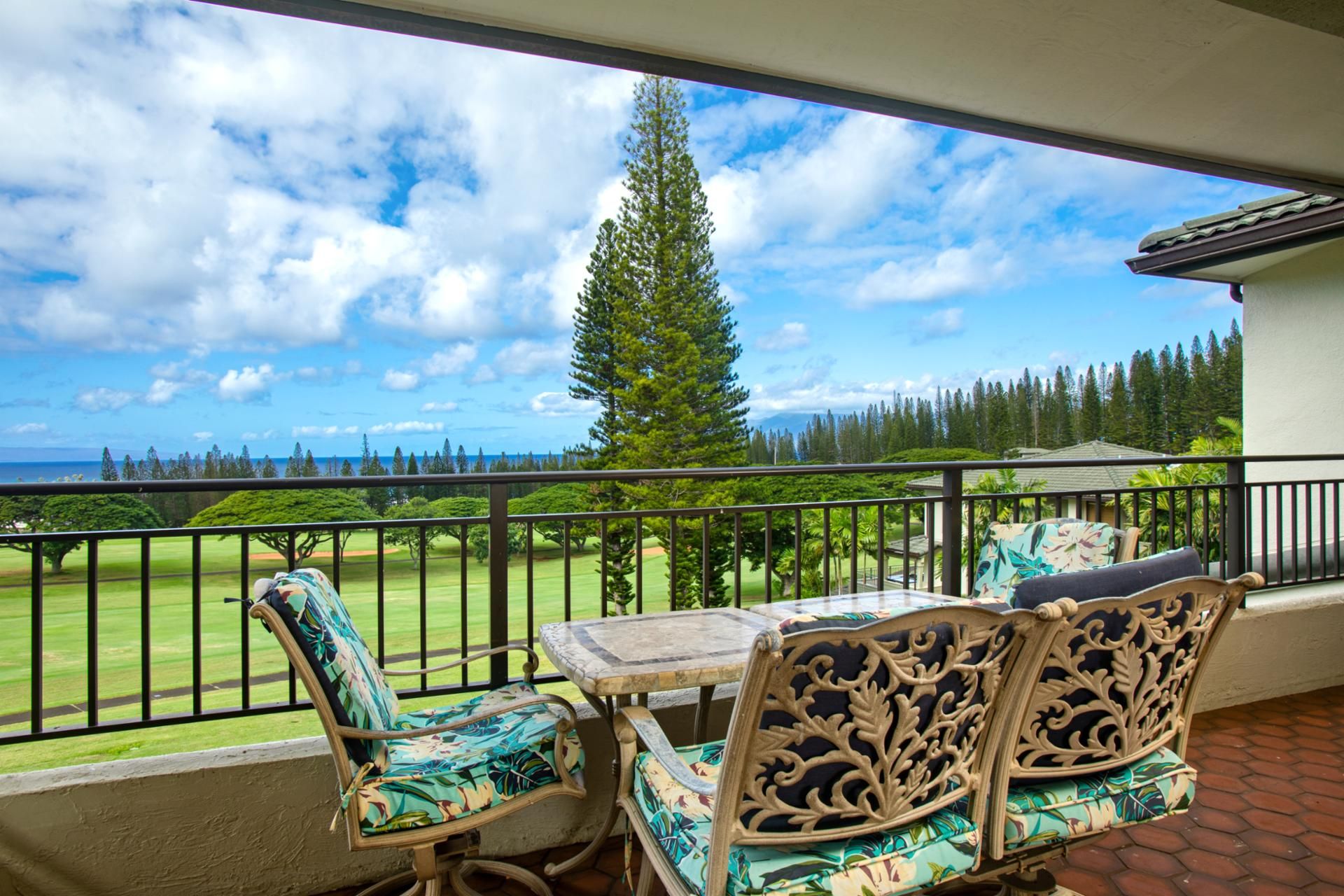 Vintage charm meets modern paradise—this lanai wraps you in comfort, calm, and views you’ll never forget   