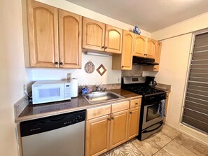 Fridge, microwave, oven, stovetop - Kona Mansions | Ocean Views & Amenities! (Kailua Kona)