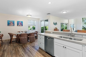 Fridge, microwave, oven, stovetop - Honu Harmony | Pools, Golf Privileges, & More (Waikoloa Beach Resort)