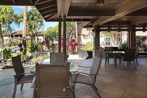 Outdoor dining - Honu Harmony | Pools, Golf Privileges, & More (Waikoloa Beach Resort)