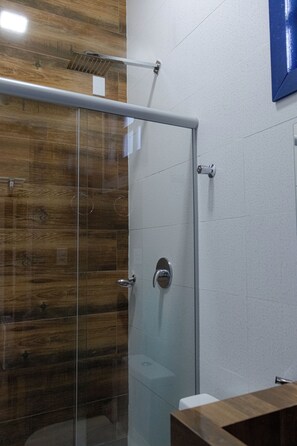 Shower, free toiletries, towels, soap - Pousada Usina Paraíso (Astolfo Dutra)