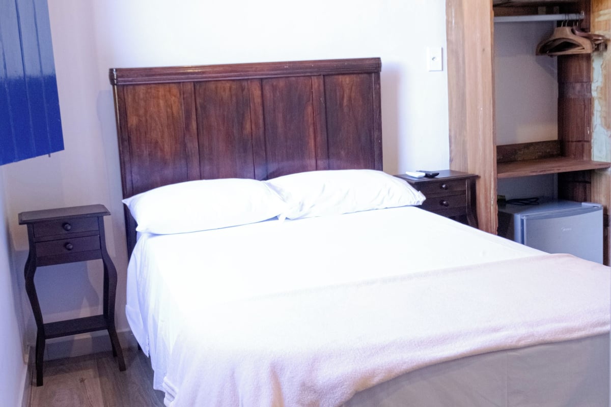 Standard Single Room | Laptop workspace, free WiFi