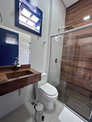 Deluxe Twin Room | Bilik Mandi | Pancuran mandi, kelengkapan dandanan diri percuma, tuala disediakan 