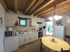 Kühlschrank, Mikrowelle, Ofen, Geschirrspüler
