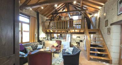 Maison de charme Ă BrantĂŽme, animaux admis, parking inclus