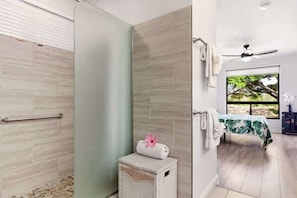 Shower, hair dryer, shampoo - Shores at Waikoloa Beach Resort 236 | Golf Views (Waikoloa Beach Resort)