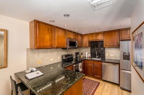 Fridge, microwave, oven, stovetop - Royal Sea Cliff #418 | Pool Hot Tub & A/C! (Kailua Kona)