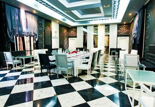 A hotel dining area with a checkered floor, white tables, and chairs. - Hello Hotels Spa Ex Dar El Olf (Hammamet)
