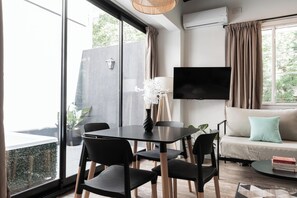 Suite monolocale Comfort, vista città | Area soggiorno