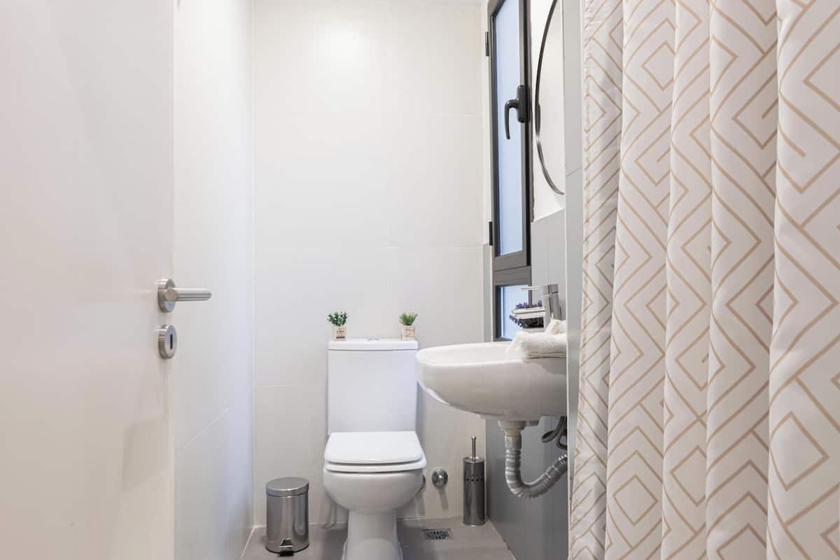 Comfort Studio Suite, City View | Bathroom