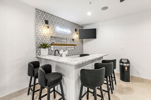 Interior - The LUX at West Ln Event & Stay- Pool, Golf, Pickleball, Fire Pit, Gazebo & more (Magnolia, The Woodlands)