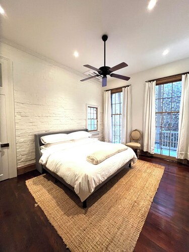 1850's Historic Servants Quarters in Private Hidden Courtyard