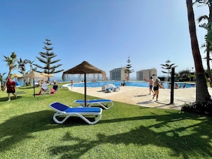 Pool - Apartment in Benalmadena Near the Beach (Benalmádena)