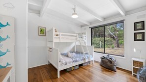 Luokittelematon kuva, 5 kautta 10, painike