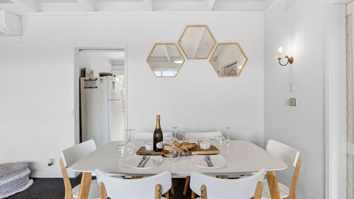 Oceanside Escape - Cozy coastal retreat, steps from Steppy Beach