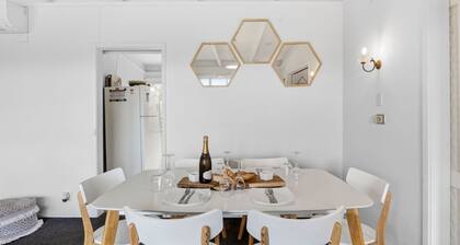 Oceanside Escape - Cozy coastal retreat, steps from Steppy Beach