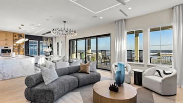 Smart TV, chimenea, videojuegos y tenis de mesa