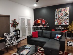 Smart TV, video games, offices - Luxurious Condo w/ Premium Amenities! Rooftop Retreat w views of stadiums, private garage & gated entry (ARLINGTON)