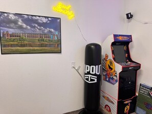 Games room - Walk to the Arlington Stadiums! NEW Penthouse Rooftop Deck w/ views of Stadiums. Lux Extras, private garage & gated. Book NOW to stay at the NEW Skyline Penthouse in the Heart of the Arlington Entertainment District! (Arlington)