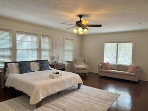 4 bedrooms, iron/ironing board, WiFi, bed sheets