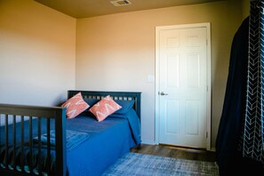 4 bedrooms, desk, iron/ironing board, WiFi