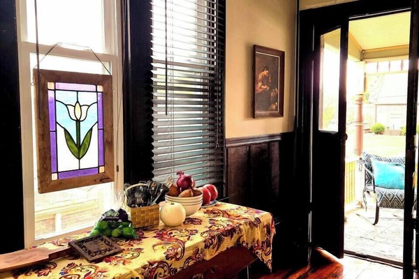 Drop leaf table