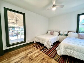 4 bedrooms, desk, WiFi